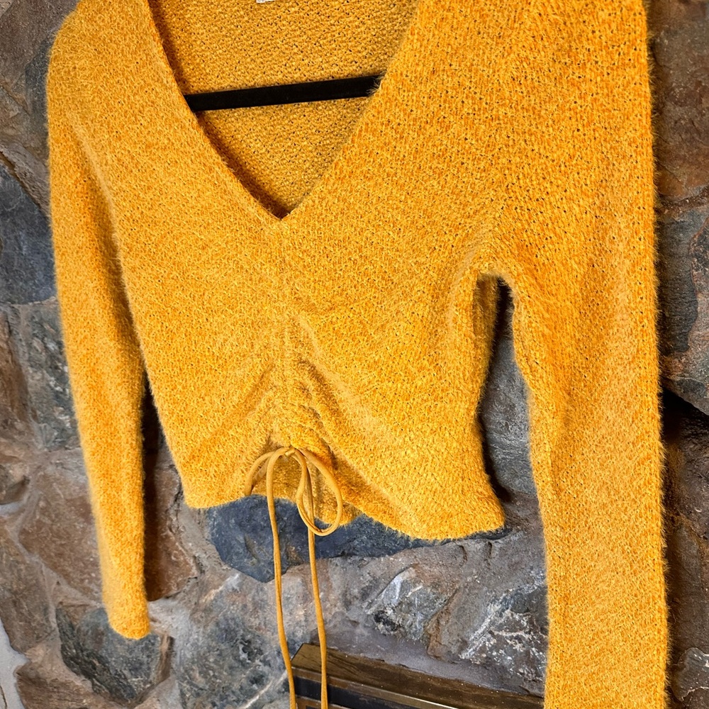 Women’s small yellow sweater by Altar’d. 💛 - Picture 5 of 12
